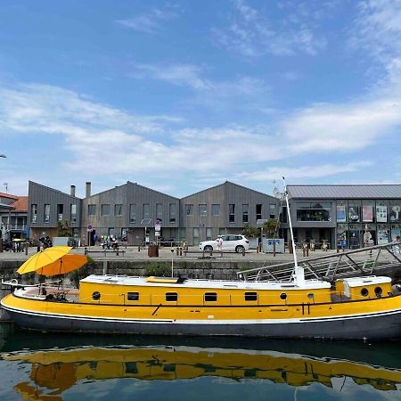 Une Peniche Dans Le Bassin A Flot Du Vieux Port La Rochelle  Dış mekan fotoğraf